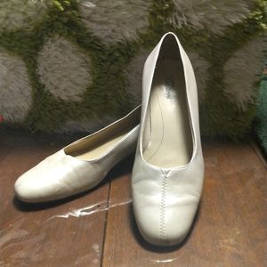 Cream low heeled pumps size 11